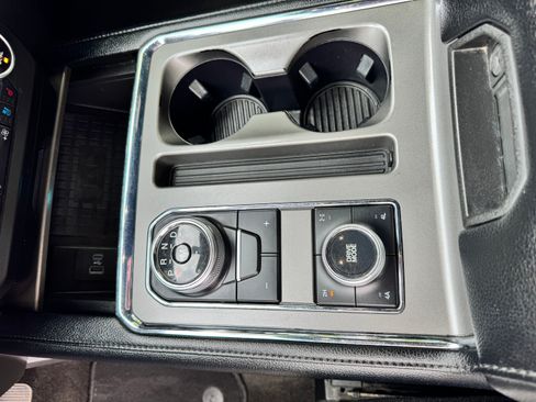 Used 2020 Ford Expedition Max XLT w/ Equipment Group 202A image 11