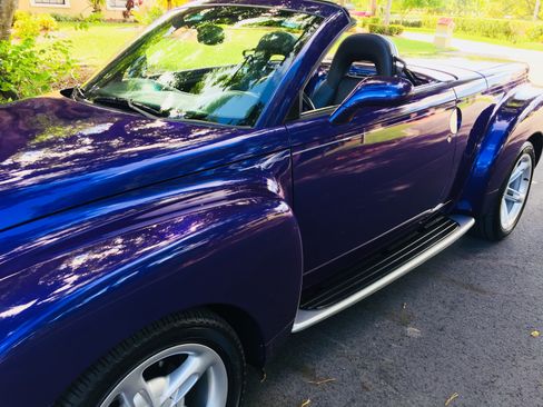 Used 2004 Chevrolet SSR w/ Preferred Equipment Group image 9