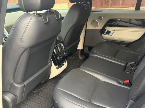 Used 2020 Land Rover Range Rover HSE image 16