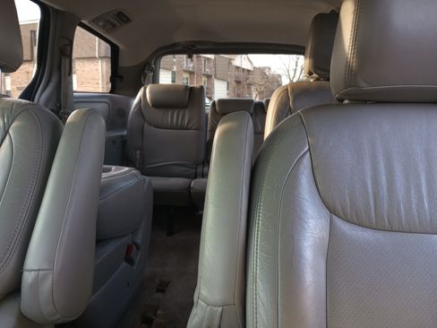 Used 2009 Toyota Sienna LE image 9