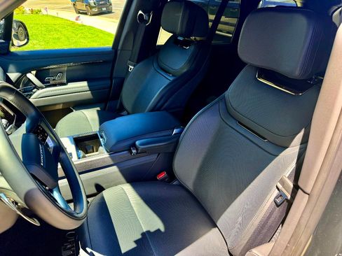 Used 2026 Land Rover Range Rover SV AWD/4WD image 10