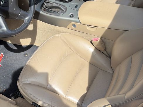 Used 2005 Chevrolet Corvette Coupe w/ Preferred Equipment Group RWD image 15