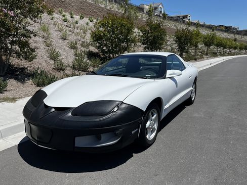 Used 1999 Pontiac Firebird Formula RWD image 1