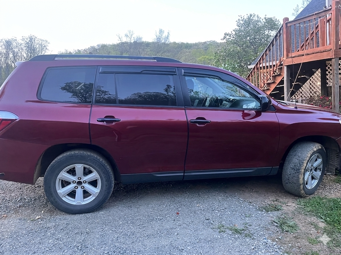 Used 2010 Toyota Highlander 2WD image 2