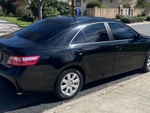 Used 2009 Toyota Camry XLE image 2