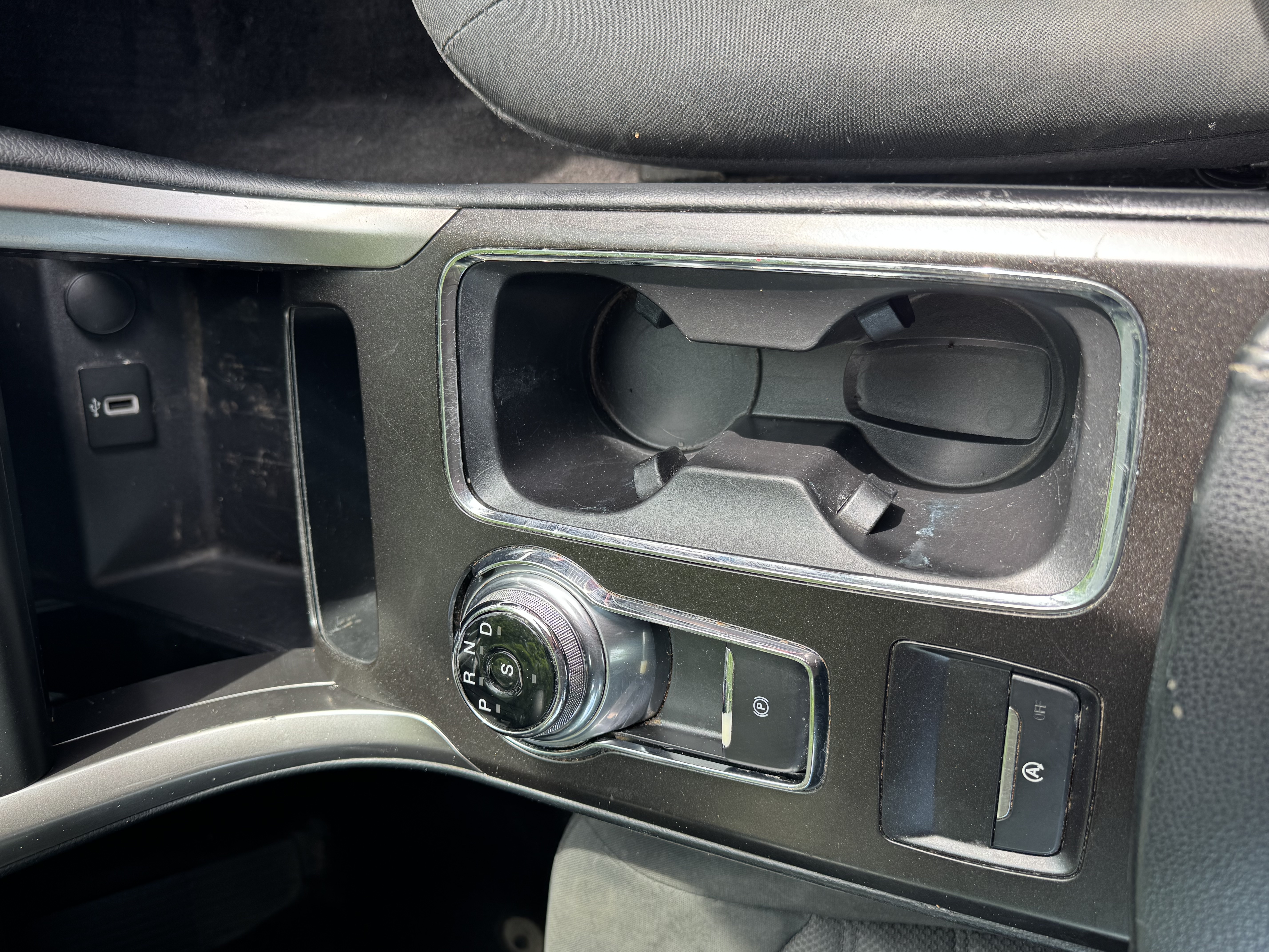 Used 2018 Ford Fusion SE w/ Fusion SE Technology Package FWD image 16