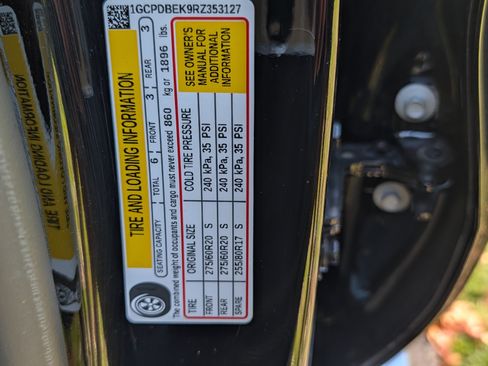 Used 2024 Chevrolet Silverado 1500 Custom image 25