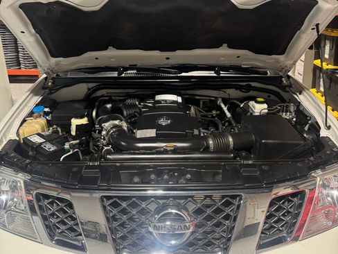 Used 2019 Nissan Frontier SV image 2