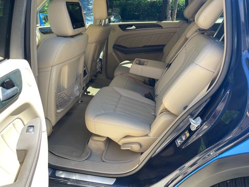 Used 2015 Mercedes-Benz GL 450 4MATIC image 17