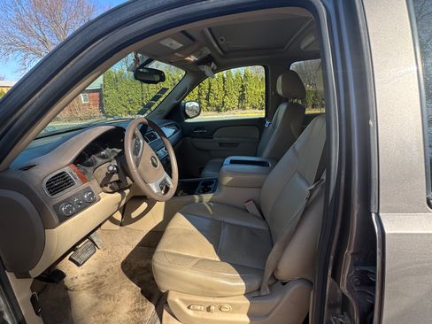 Used 2012 Chevrolet Suburban LT w/ Luxury Package image 12