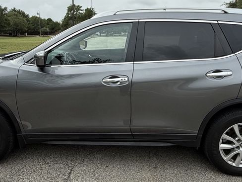 Used 2018 Nissan Rogue SV FWD image 5