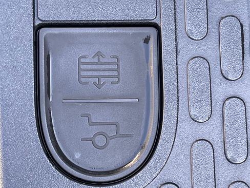Used 2023 Rivian R1T Launch Edition AWD/4WD image 21
