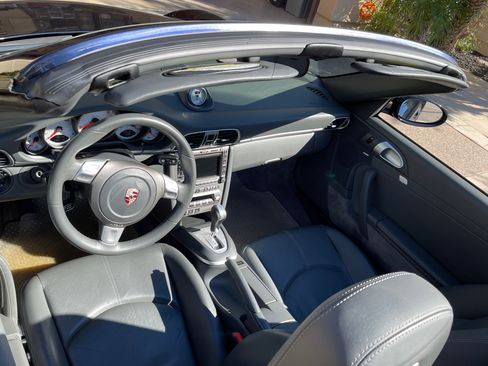 Used 2006 Porsche 911 Carrera S image 9