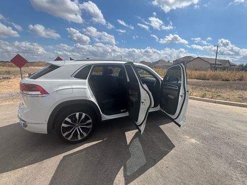 Used 2022 Volkswagen Atlas Cross Sport SEL Premium R-Line image 8