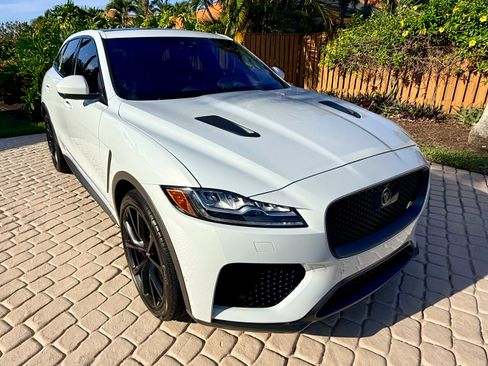Used 2020 Jaguar F-PACE SVR AWD/4WD image 2