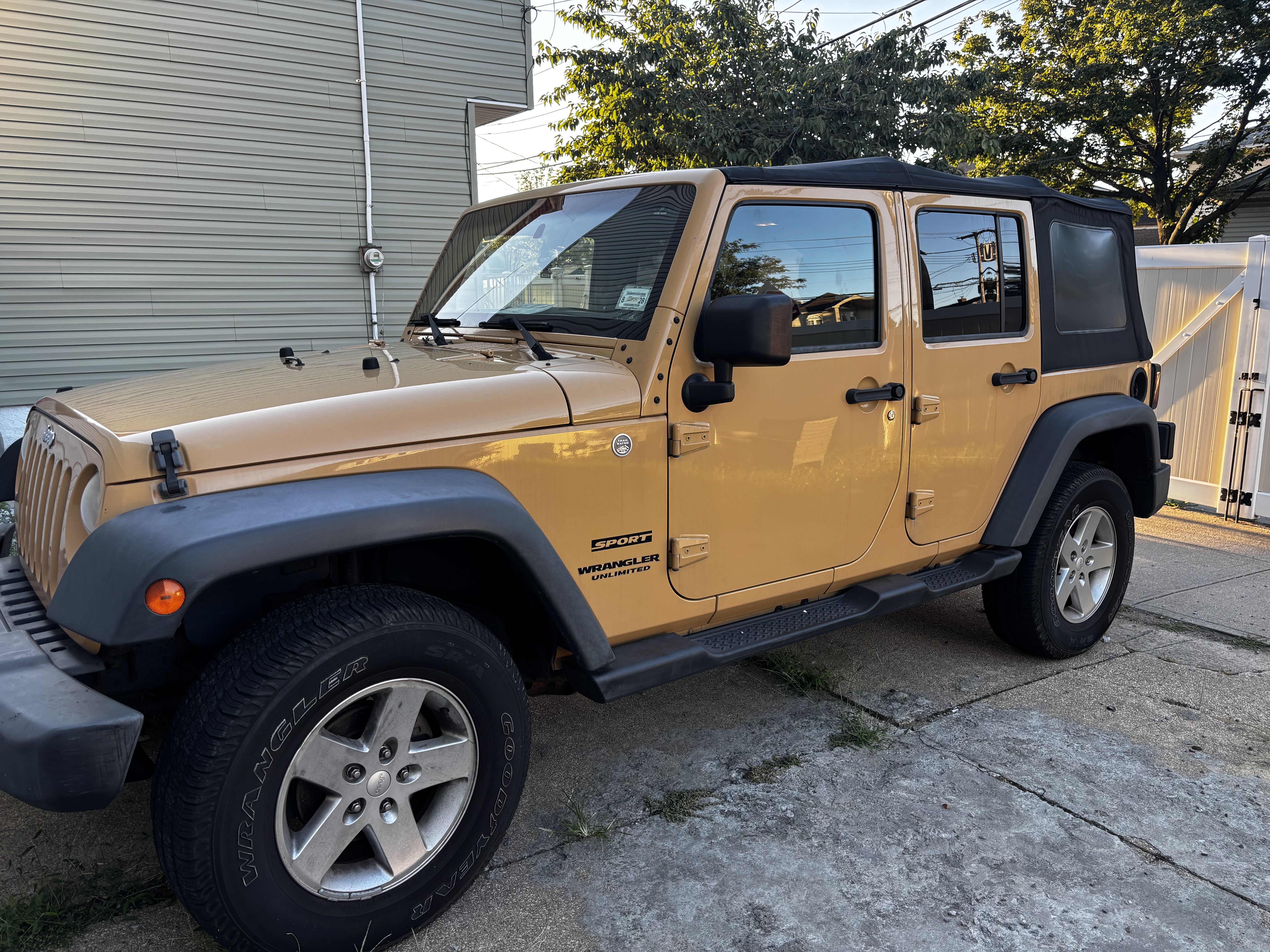 Used 2014 Jeep Wrangler Unlimited Sport w/ Quick Order Package 24S AWD/4WD image 13