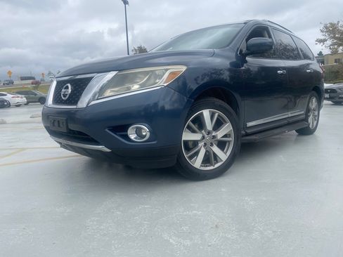 Used 2013 Nissan Pathfinder Platinum w/ Platinum Premium Pkg image 12