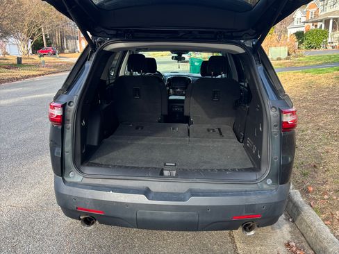 Used 2018 Chevrolet Traverse LT image 6