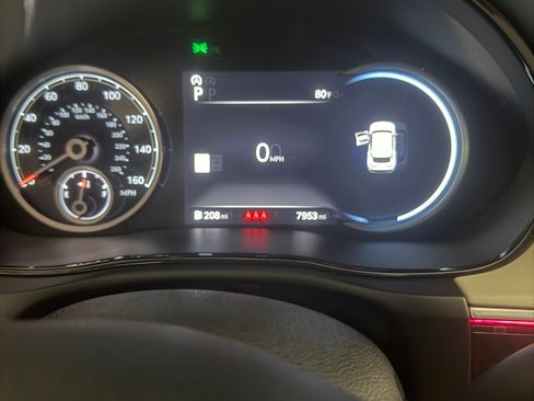 Used 2025 Genesis GV70 2.5T w/ Advanced Package image 4