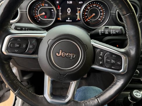 Used 2019 Jeep Wrangler Unlimited Sahara w/ Quick Order Package 24M Moab AWD/4WD image 16