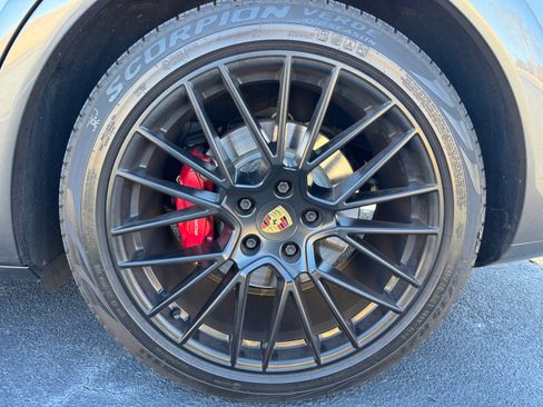 Used 2021 Porsche Cayenne GTS image 6