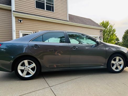 Used 2014 Toyota Camry SE FWD image 8