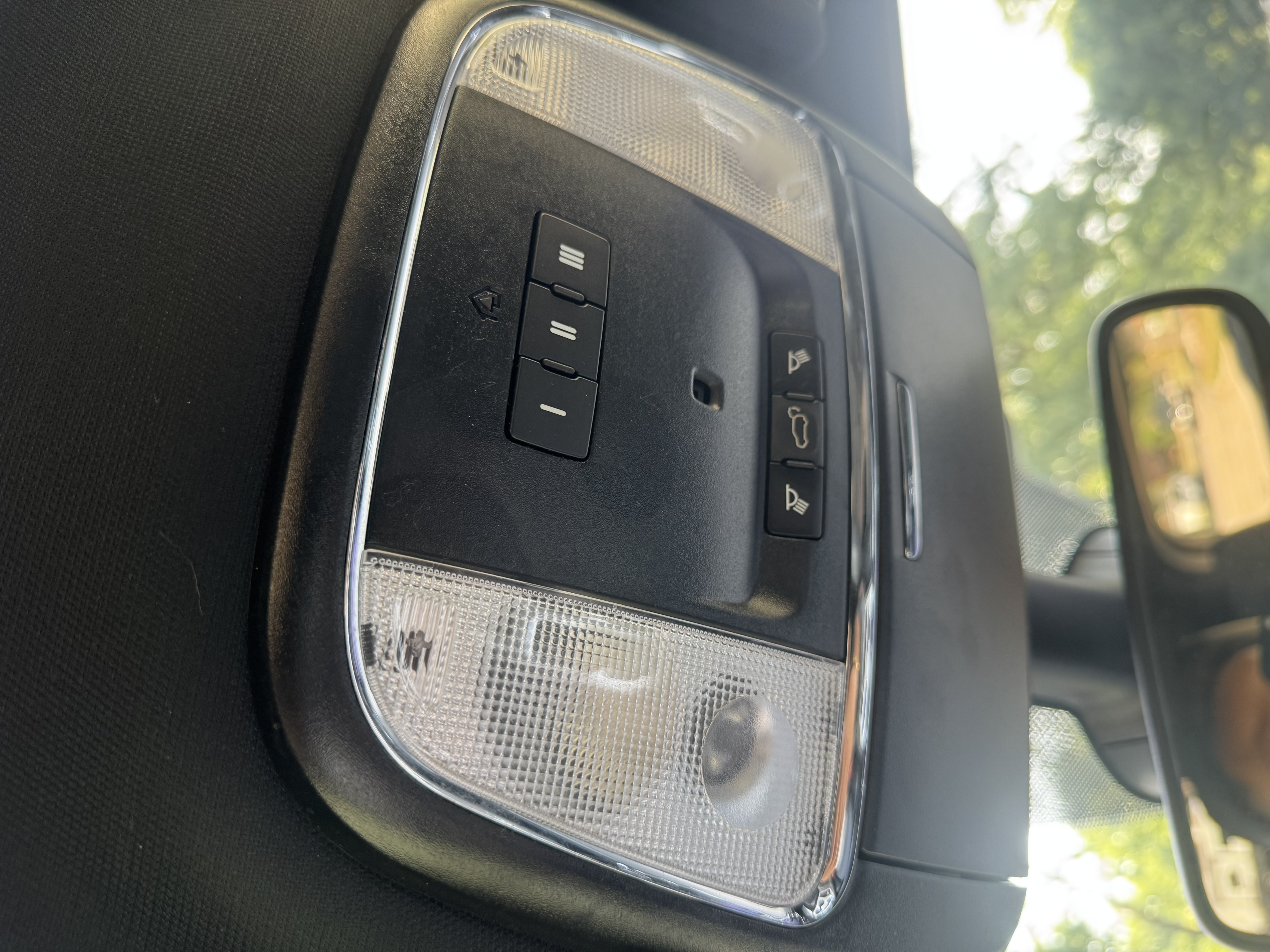 Used 2019 Jeep Grand Cherokee Altitude AWD/4WD image 14