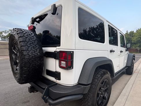 Used 2013 Jeep Wrangler Unlimited Sahara AWD/4WD image 4