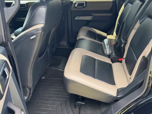 Used 2023 Ford Bronco Wildtrak image 6