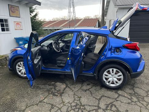 Used 2019 Toyota C-HR LE image 19