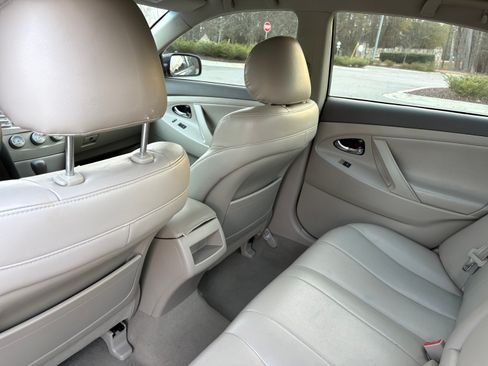 Used 2011 Toyota Camry LE w/ LE Extra-Value Pkg image 4