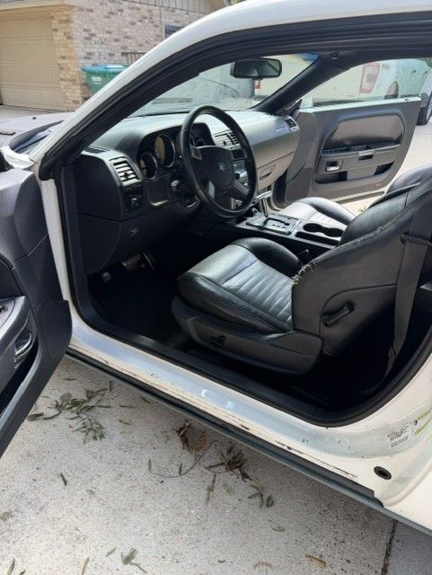 Used 2009 Dodge Challenger R/T RWD image 2