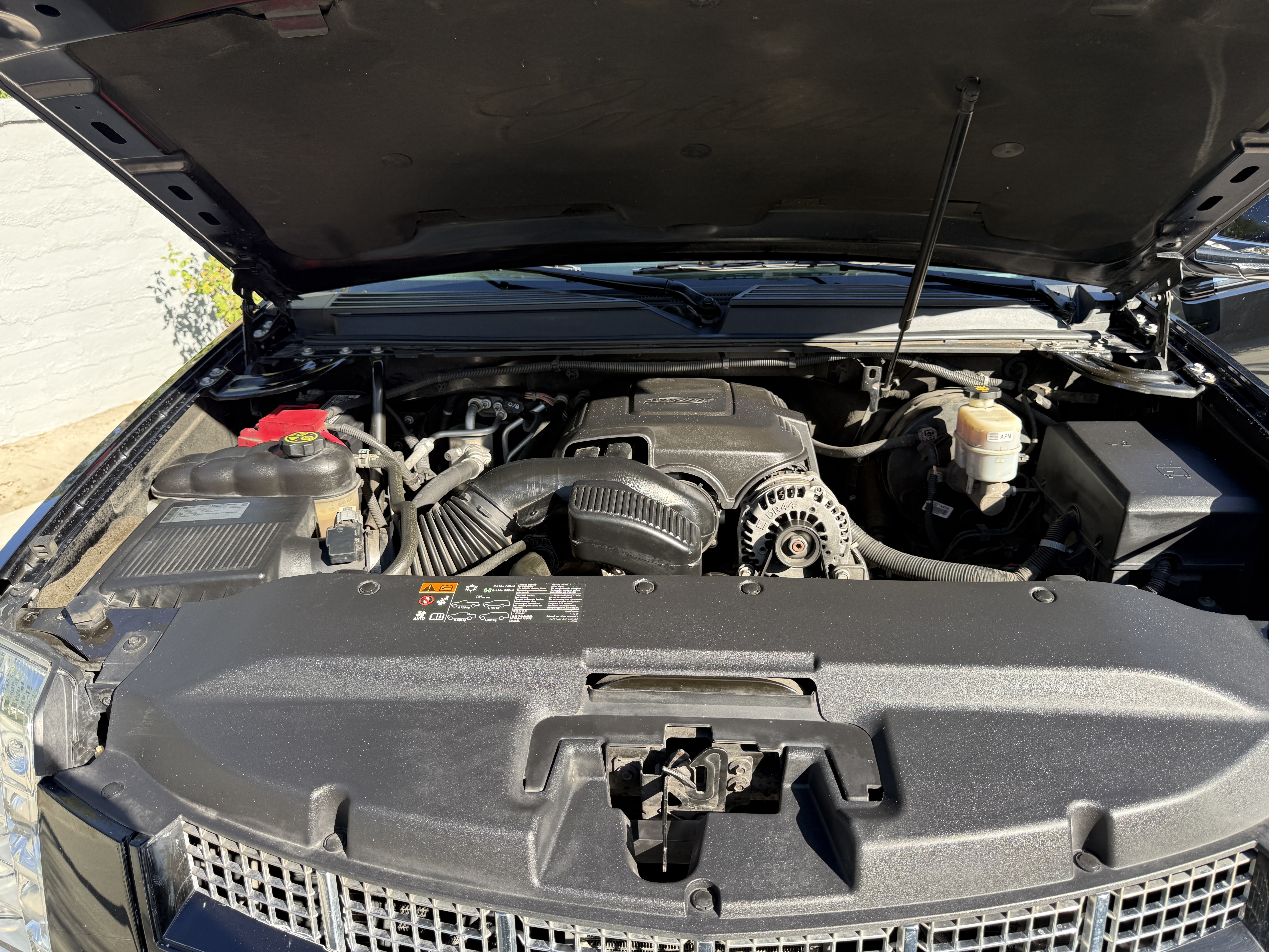 Used 2013 Cadillac Escalade ESV Premium AWD/4WD image 18