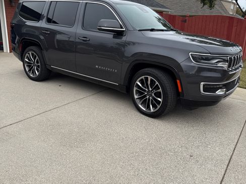 Used 2022 Jeep Wagoneer Series III w/ Premium Group I image 4