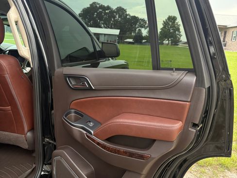 Used 2020 Chevrolet Tahoe Premier w/ RST 6.2L Performance Edition AWD/4WD image 14