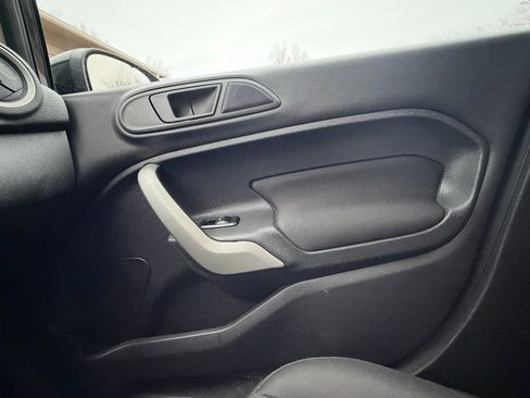 Used 2013 Ford Fiesta SE w/ Super Fuel Economy Pkg image 29