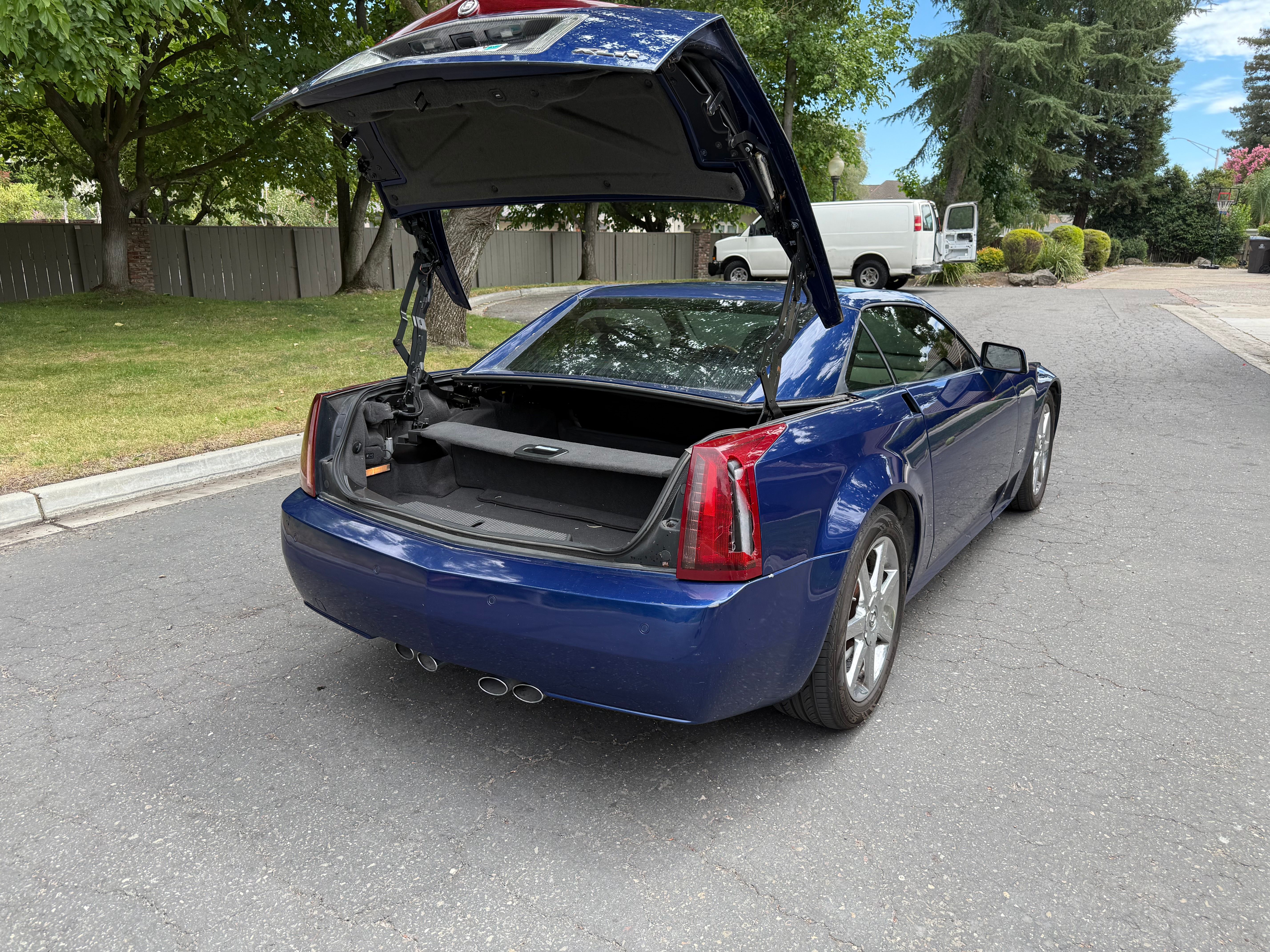 Used 2004 Cadillac XLR RWD image 9
