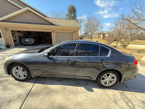 Used 2011 INFINITI G37 x Sedan w/ Premium Pkg image 8