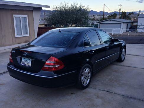Used 2005 Mercedes-Benz E 320 Sedan image 4