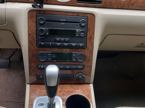 Used 2005 Ford Five Hundred Limited AWD/4WD image 8