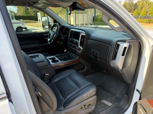 Used 2018 GMC Sierra 1500 SLT w/ Enhanced Driver Alert Package image 11