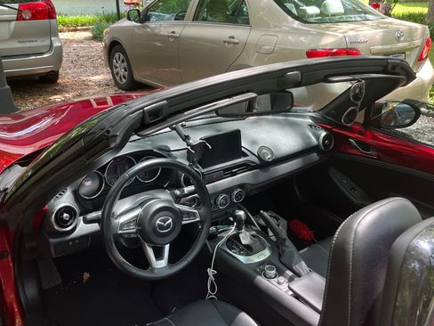 Used 2021 MAZDA MX-5 Miata Grand Touring RWD image 2