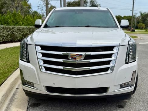 Used 2018 Cadillac Escalade ESV Luxury RWD image 9