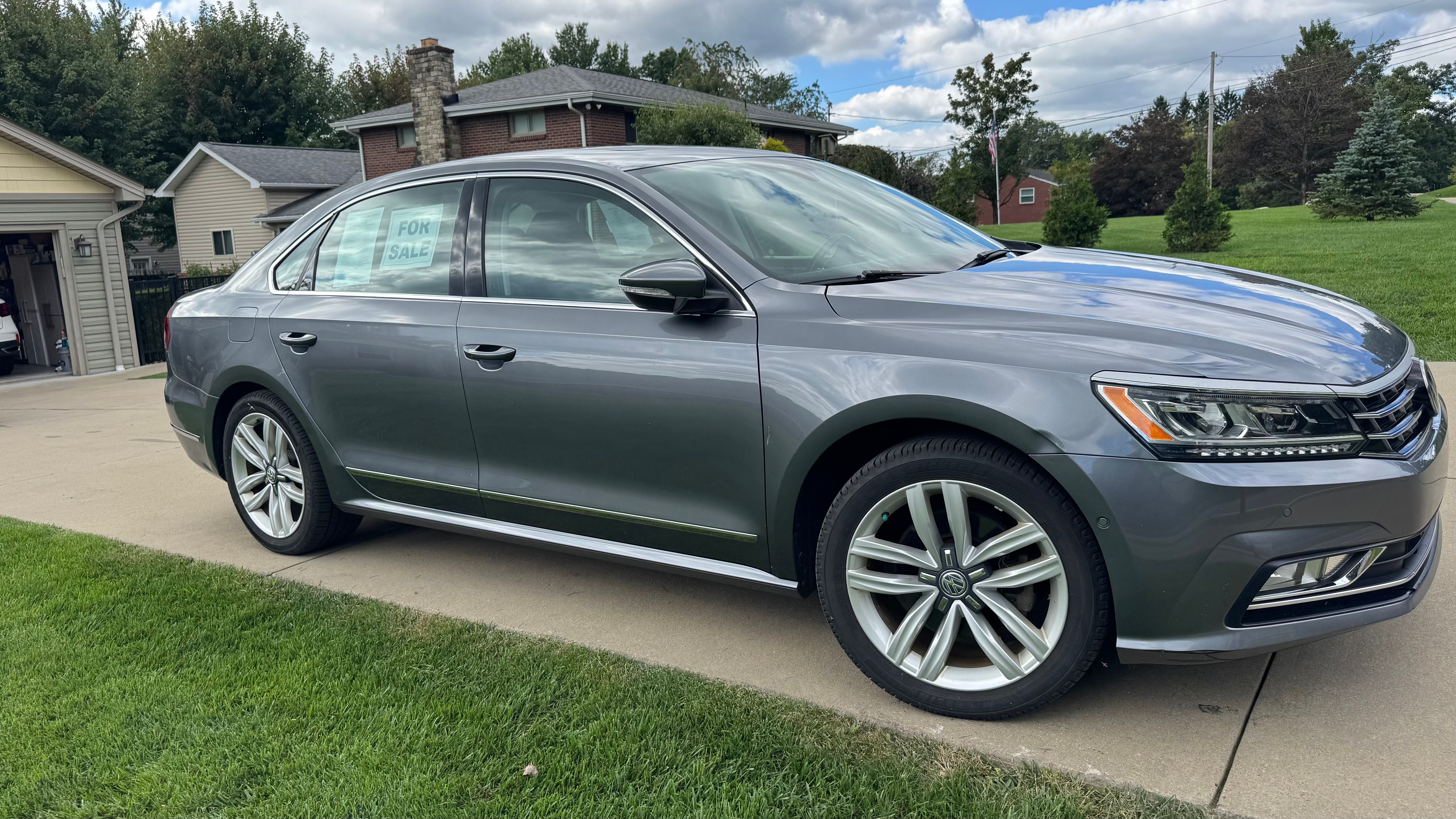 Used 2017 Volkswagen Passat 3.6 SEL Premium FWD image 9