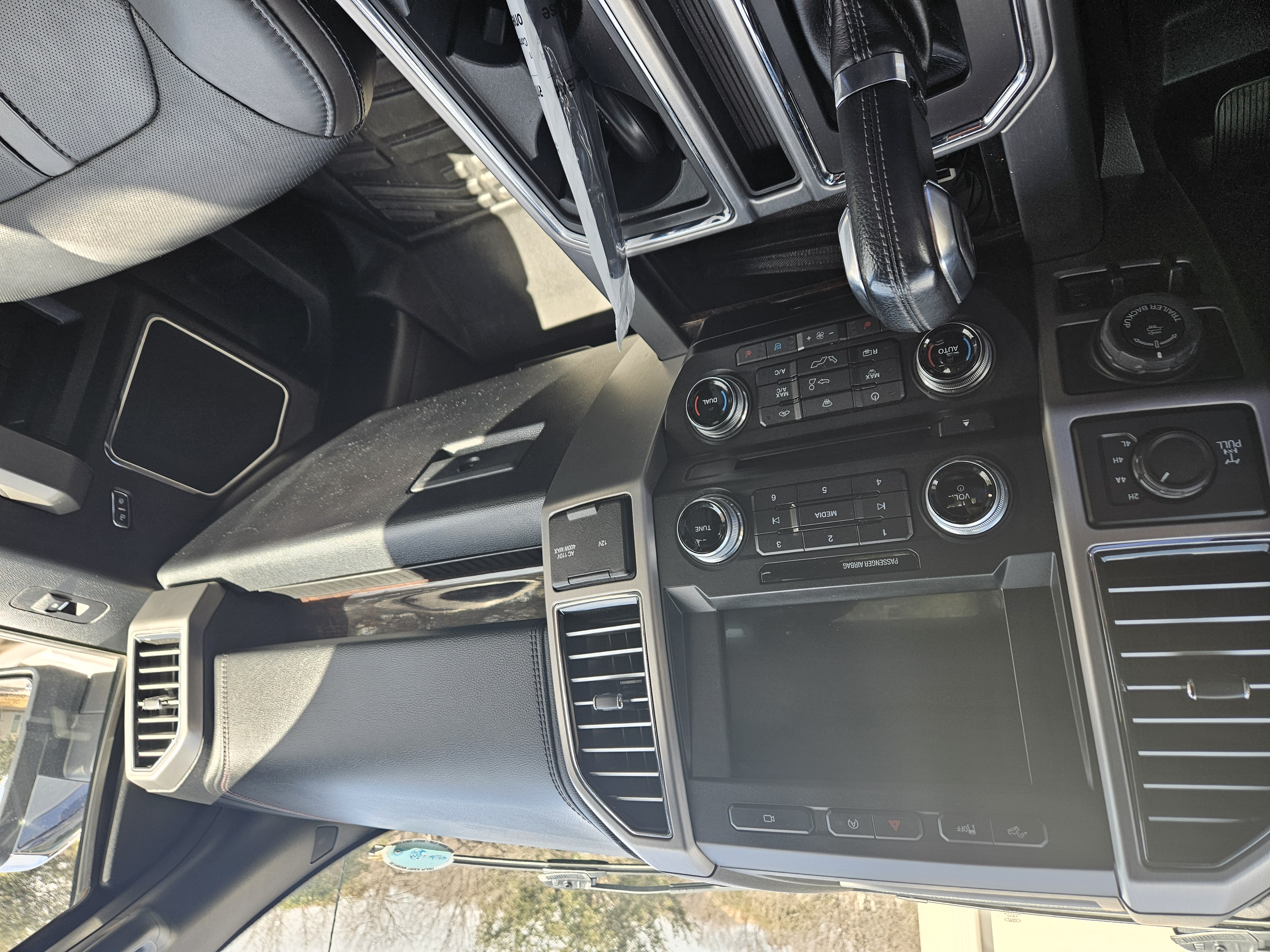 Used 2017 Ford F150 Platinum w/ Equipment Group 701A Luxury AWD/4WD image 18