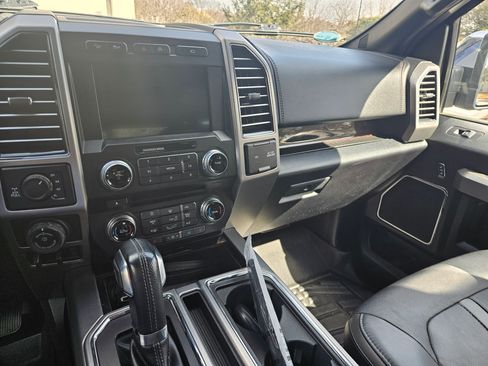 Used 2017 Ford F150 Platinum w/ Equipment Group 701A Luxury image 18