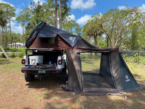 Used 2021 Jeep Gladiator Rubicon image 12