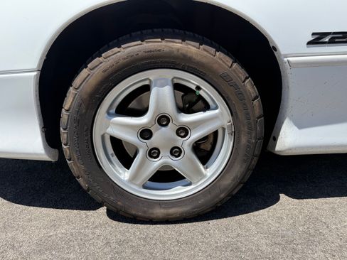 Used 1998 Chevrolet Camaro Z28 RWD image 25