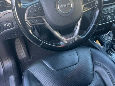 Used 2019 Jeep Cherokee Limited FWD image 6