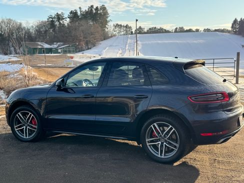 Used 2018 Porsche Macan Turbo image 8
